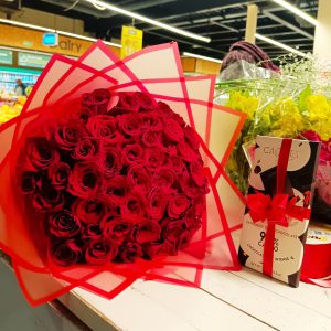 Flowers card and chocolate